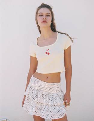 Stradivarius - Cropped-T-Shirt in Pastellgelb