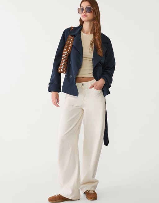 Stradivarius – Cropped Trenchcoat in Marineblau mit Gürtel , 2 von 4