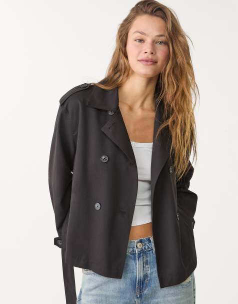Stradivarius – Cropped Trenchcoat in Schwarz mit Gürtel - view 1