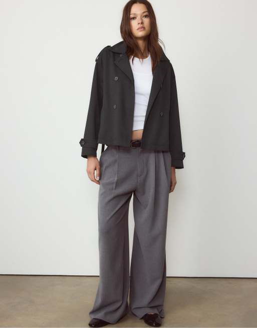 Stradivarius – Cropped Trenchcoat in Schwarz mit Gürtel, 2 von 4