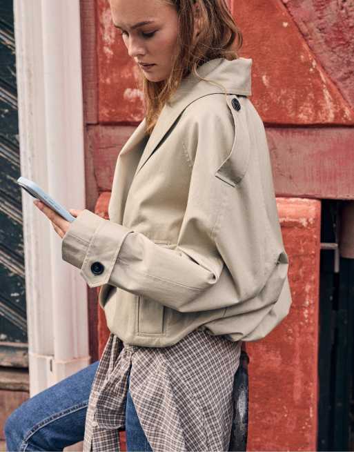 Stradivarius cropped trenchcoat met sjaalkraag in stone, 4 van 7