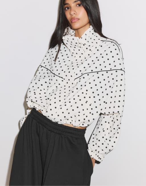 Stradivarius cropped vindjakke med prikker i ecru, 5 af 7