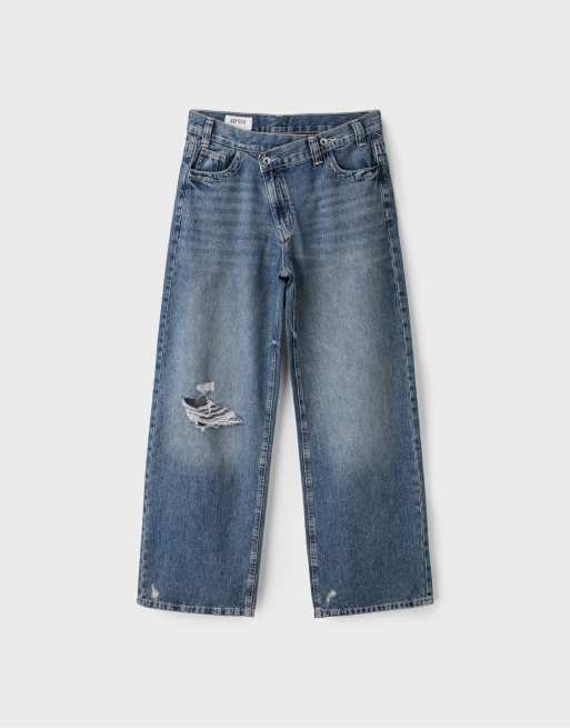 Stradivarius Cross-over waist wide-leg jeans in medium blue denim, 6 of 7