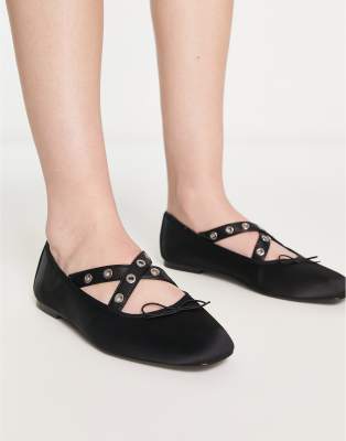 Stradivarius Cross Strap Ballet Shoe In Black