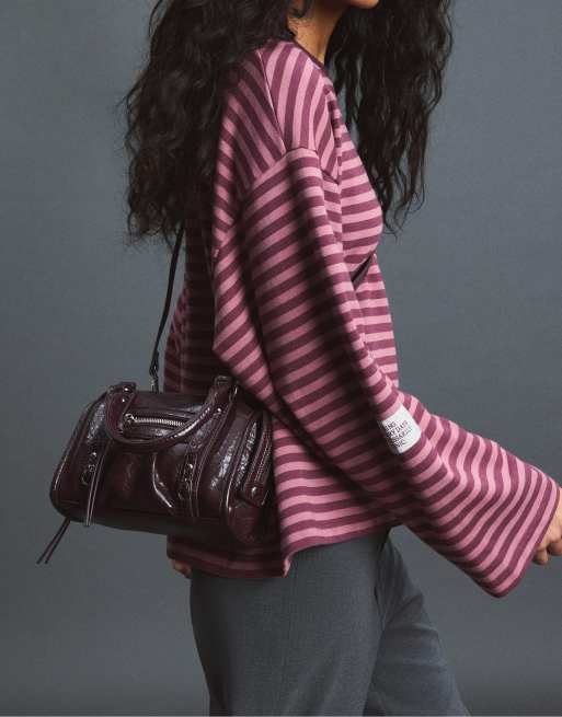 Stradivarius Crossbody-Bowlingtasche mit Reißverschluss in Burgunderrot, 3 von 4