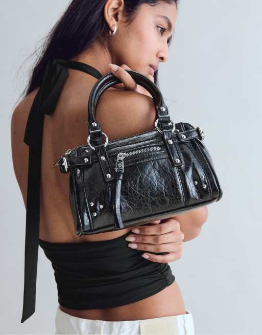 Stradivarius crossbody-taske med nitter og lomme i sort, 2 af 4
