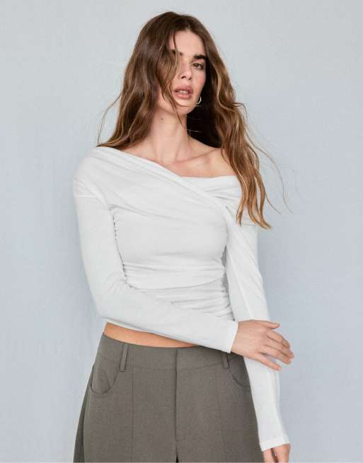 Stradivarius Crossover boat neck t-shirt in ecru, 5 of 7