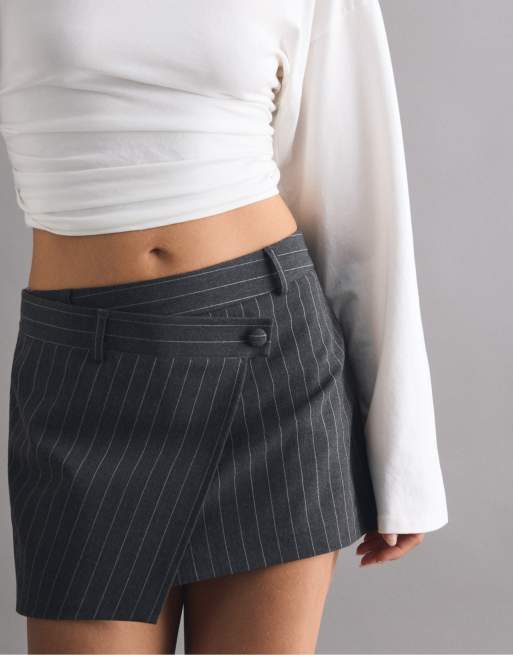 Stradivarius Crossover mini skort in dark grey, 4 of 7