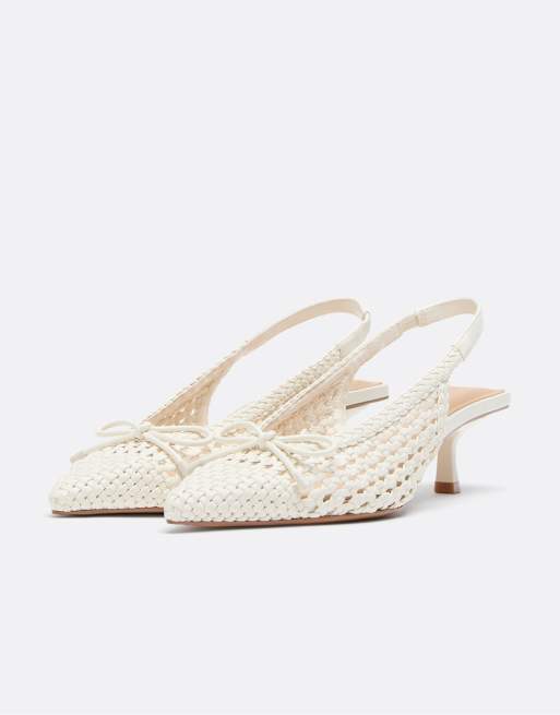 Stradivarius Cut-out heeled shoes in white, 2 of 4