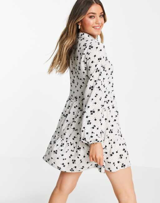 Stradivarius – Czarno-biała koszulowa sukienka mini w kwiaty
