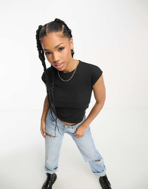 Stradivarius – Czarny bezszwowy prążkowany T-shirt o obcisłym i krótkim kroju - view 1