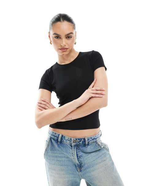 Stradivarius – Czarny dopasowany T-shirt z krótkimi rękawami - view 1
