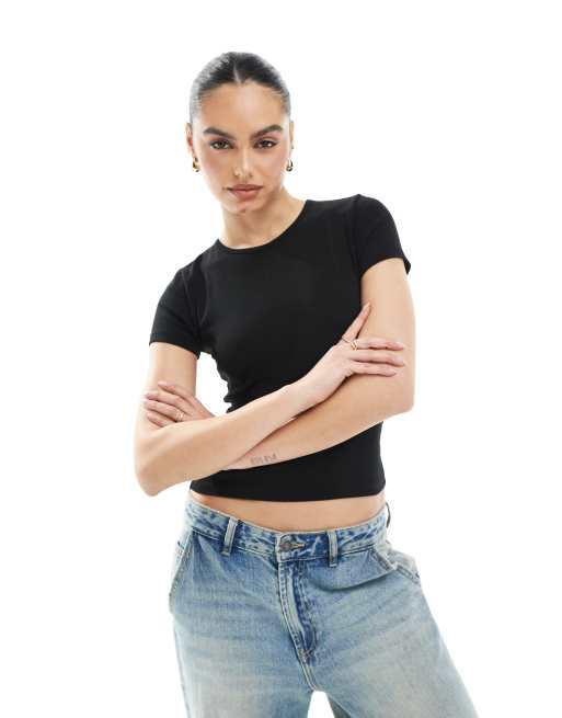 Stradivarius – Czarny dopasowany T-shirt z krótkimi rękawami