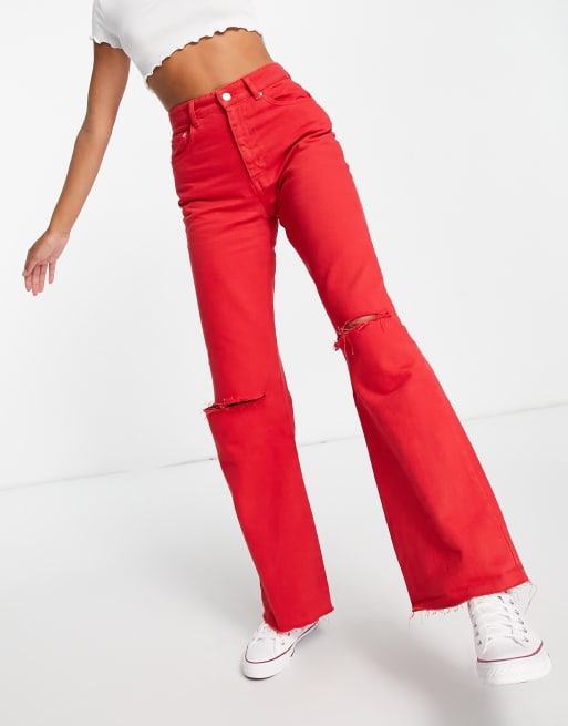 Stradivarius – Czerwone jeansy dad w stylu lat 90.
