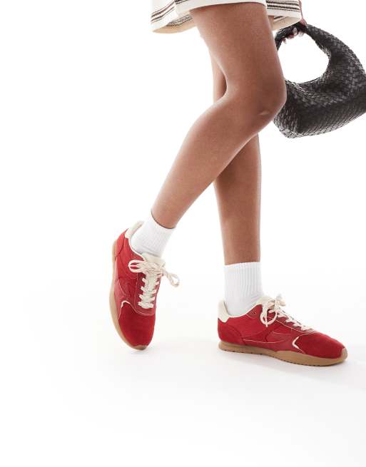 Stradivarius – Czerwone zamszowe buty sportowe do biegania 