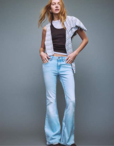 Stradivarius – D04 – Schlagjeans in mittlerem Hellblau mit niedrigem Bund - view 1