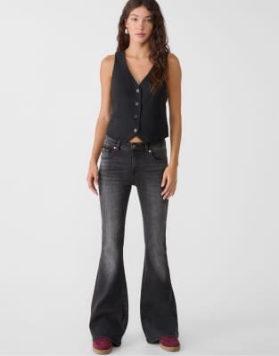 Stradivarius - D04 - Schlagjeans in verwaschenem Schwarz mit niedrigem Bund-Grau