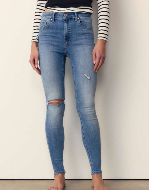 Stradivarius - D07 - Mellemblå skinny-jeans med almindelig talje i denim, 2 af 4