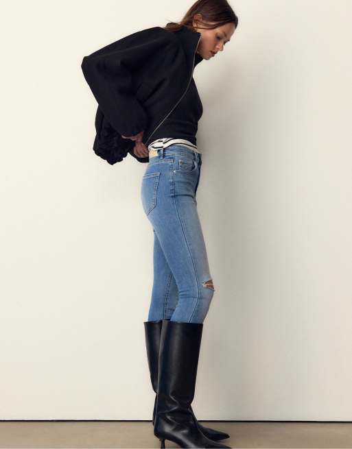 Stradivarius - D07 - Mellemblå skinny-jeans med almindelig talje i denim, 4 af 4