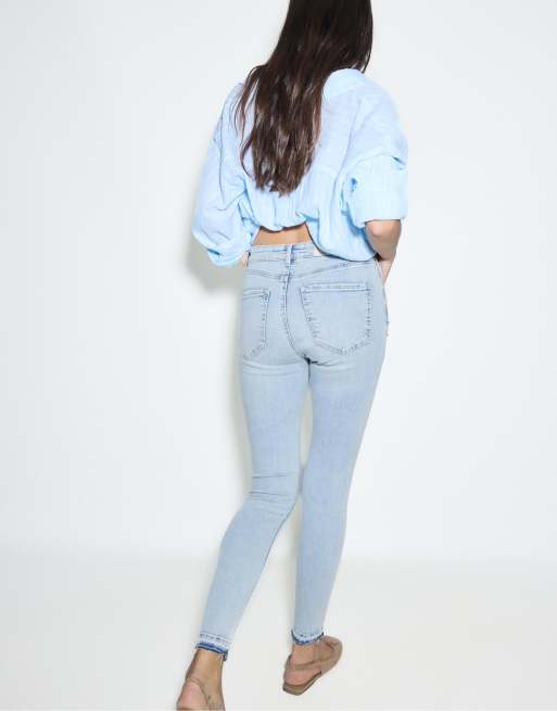 Stradivarius – D07 – Skinny Jeans mit mittelhohem Bund aus mittel- bis hellblauem Denim, 3 von 7