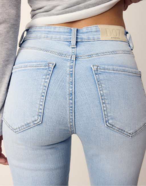 Stradivarius – D07 – Skinny Jeans mit mittelhohem Bund aus mittel- bis hellblauem Denim, 4 von 4