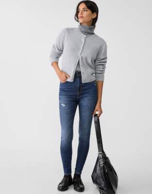 Stradivarius - D09 - Eng geschnittene Jeans in Dunkelblau mit besonders hohem Bund