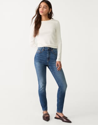 Stradivarius - D09 - Eng geschnittene Jeans in Dunkelblau mit besonders hohem Bund