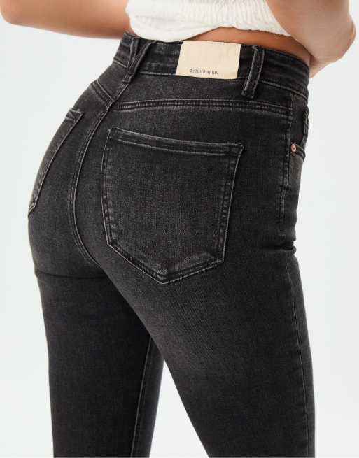 Stradivarius – D09 – Skinny-Jeans in schwarzer Denim-Waschung mit superhohem Bund, 3 von 4