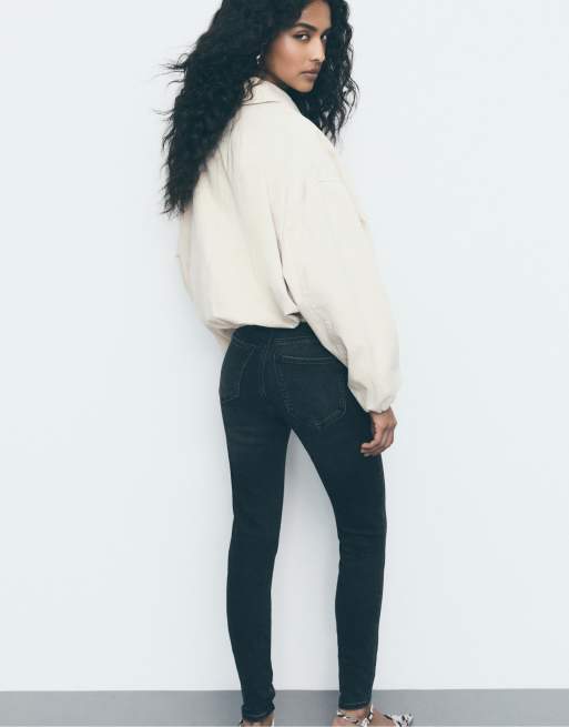 Stradivarius - D09 - Skinny jeans met superhoge taille in gewassen zwart, 2 van 4