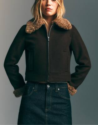 Stradivarius – D62 – Blå, tvättad skort i denim — kjol med fickor från ASOS
