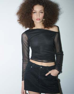 Stradivarius - D62 - Jeans-Skort in schwarzer Denim-Rinse-Waschung mit Strassverzierung