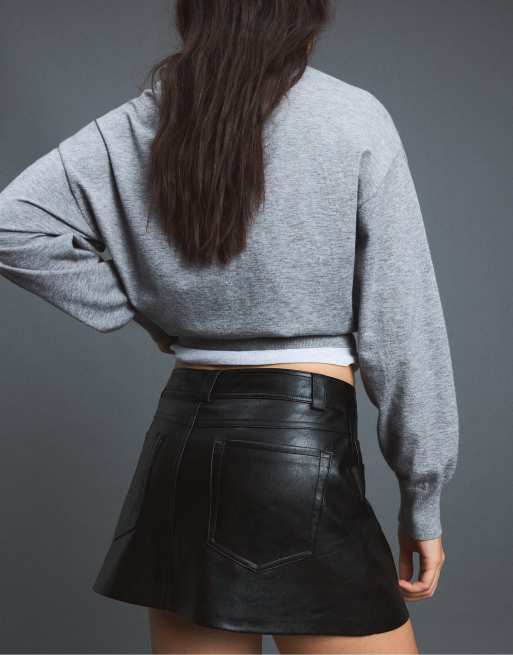 Stradivarius D62 skort i læderlook i sort, 3 af 7