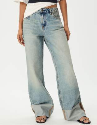 Stradivarius - D65 - Jeans in Mittelblau mit geradem Schnitt und Umschlagsaum