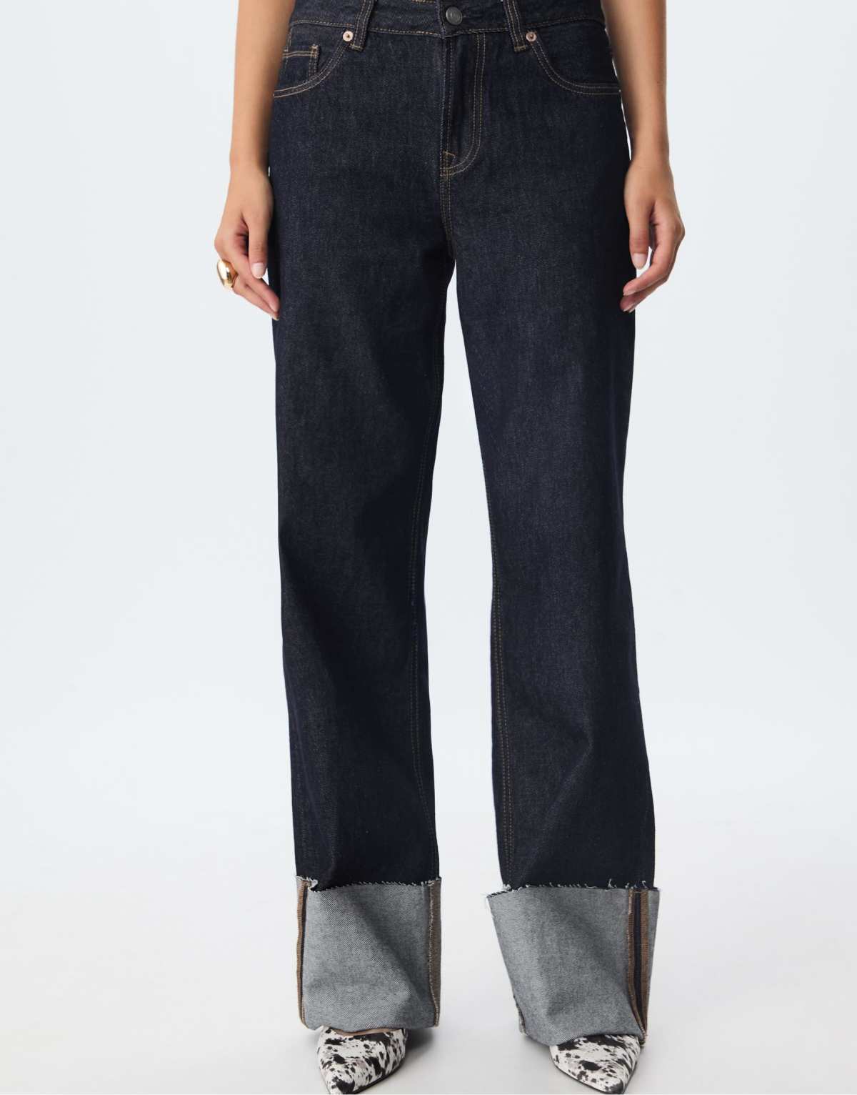 Stradivarius D65 straight turn-up jeans in rinse blue denim