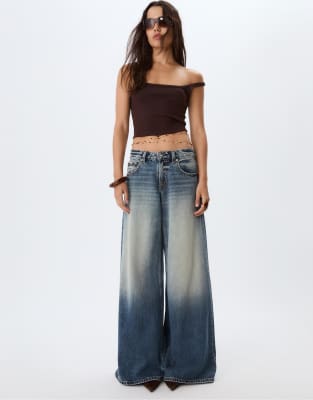 Stradivarius - D66 - Denim-Jeans in überfärbtem Blau mit niedrigem Bund und sehr weitem Bein