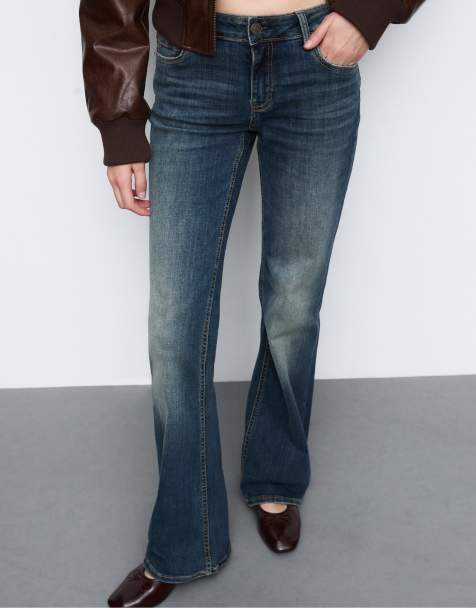 Stradivarius – D67 – Mellanblå, smala bootcut-jeans - view 1