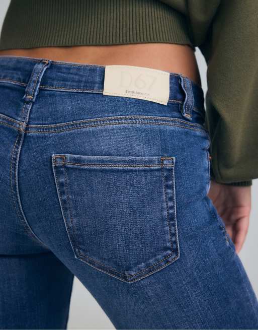 Stradivarius D67 Slim-Fit Bootcut-Jeans in mittelblauem Denim, 4 von 7