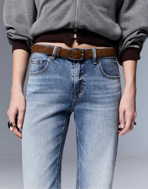 Stradivarius – D68 – Bootcut-Jeans in Mittelblau mit Gürtel, 3 von 4