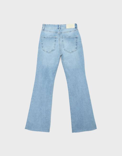 Stradivarius D74 slit fit flared jeans in light bleach, 7 of 7
