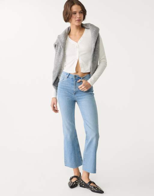Stradivarius D78 cropped flared jeans in light blue 