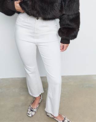 Stradivarius D78 Cropped Flared Jeans In White