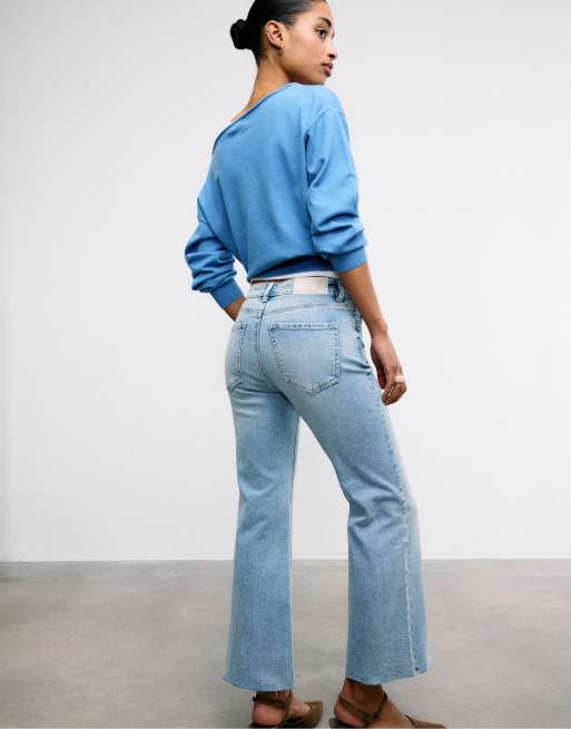 Stradivarius – D78 – Ljusblå, ankellånga jeans med utsvängd design, 4 av 4
