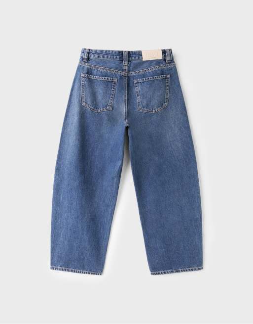 Stradivarius D80 barrel fit jeans i mellanblå denimtvätt, 7 av 7