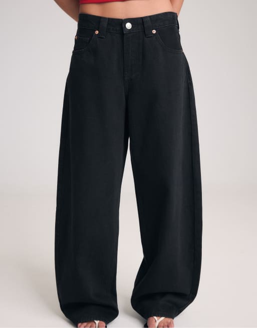 Stradivarius D80 barrel jeans i svart denim med tvättad effekt, 2 av 7
