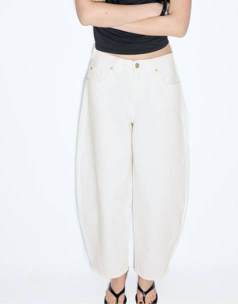 Stradivarius – D80 – Vita jeans med barrelben - view 1