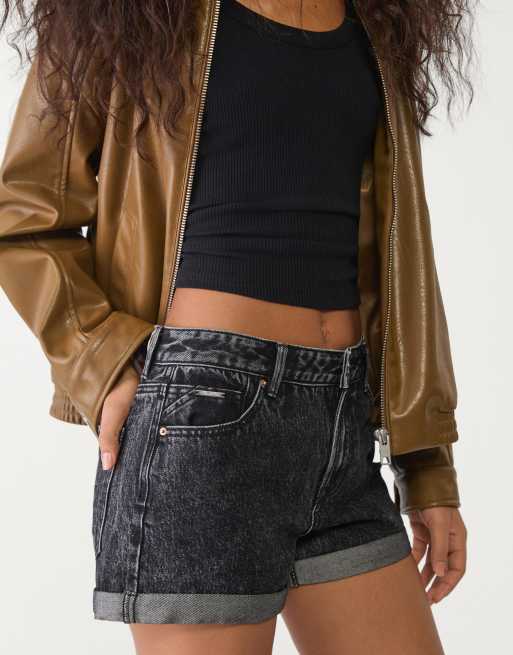 Stradivarius - D83 - Short mom - Noir délavé, 2 de 4