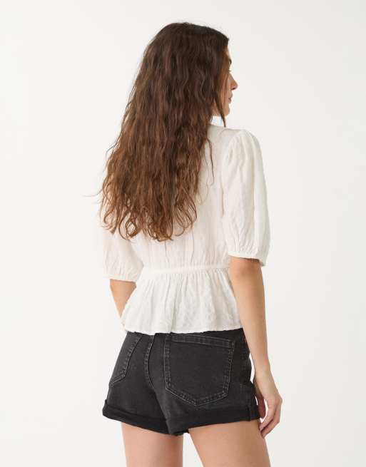 Stradivarius D85 slim mom shorts in washed black, 2 of 3