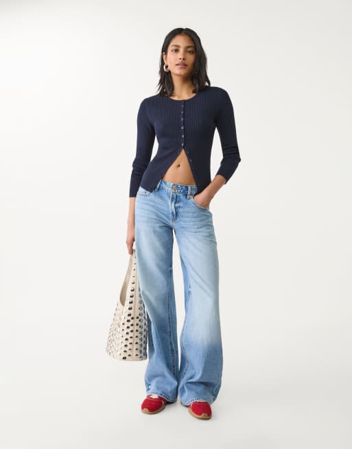 Stradivarius - D91 - Jeans a vita bassa con fondo ampio lavaggio chiaro