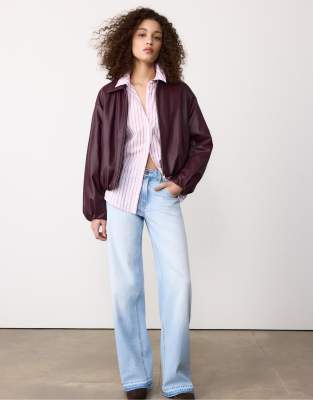 Stradivarius - D91 - Jeans in mittelhellem Blau mit weitem Bein und niedrigem Bund