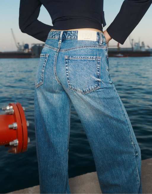 Stradivarius – D91 – Mellanblå, blekta jeans med låg midja och vida ben, 3 av 4